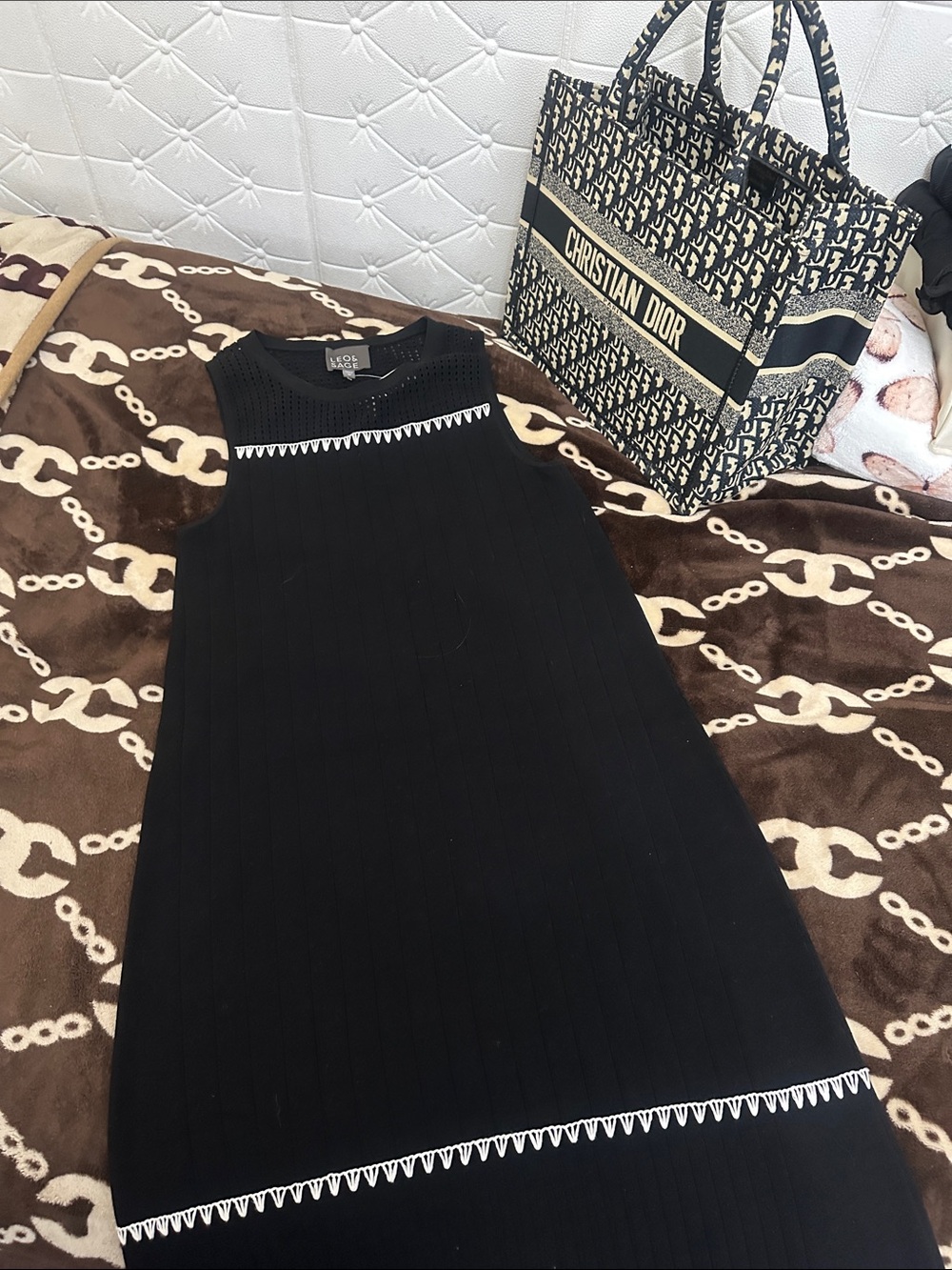 🌺🌺Black Sleeveless Midi Knit Dress with White Zigzag Trim